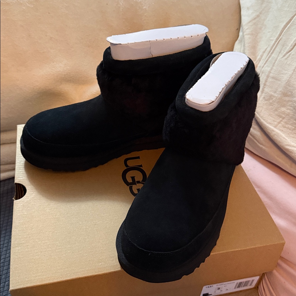 Ugg Women's Black Classic Mini Snugscape Boots